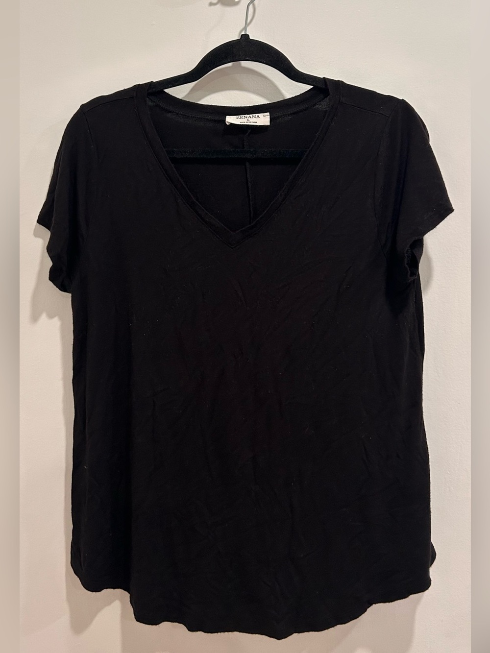 Zenana Outfitters Black V-Neck Short Sleeve Tee